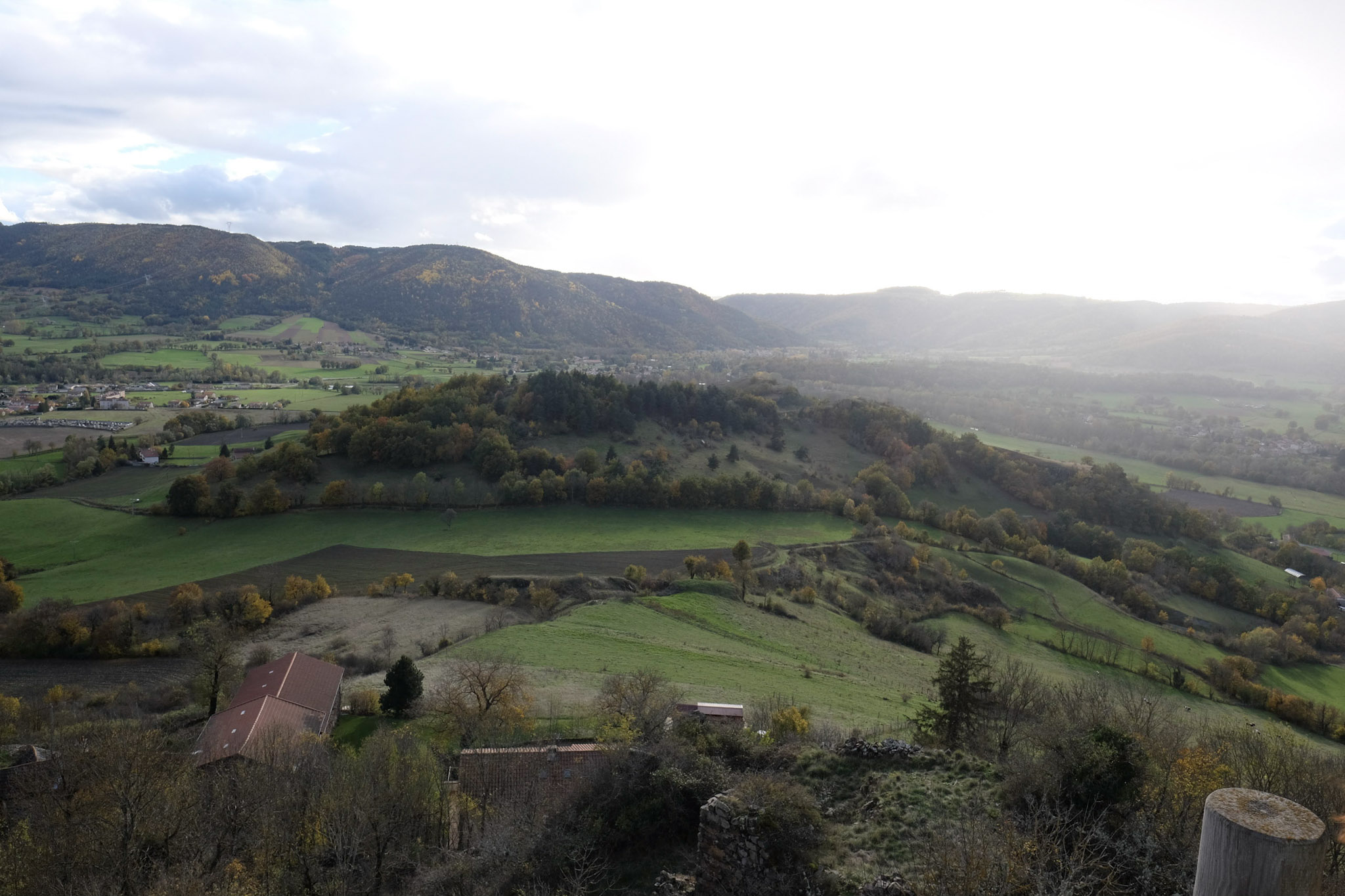 Panorama depuis le château, vallée du Velay