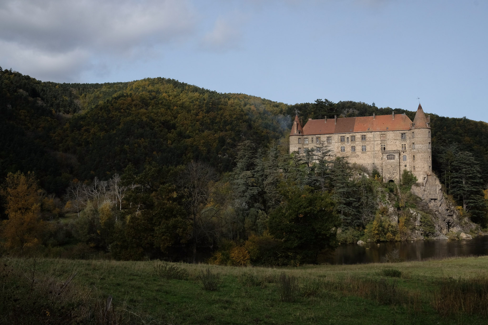 Château de Lavoûte-Polignac vu depuis la prairie